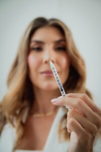 目元のアンチエイジングに効果的な方法とは？