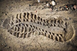 凹凸のニキビ跡治療はどうすれば効果的？